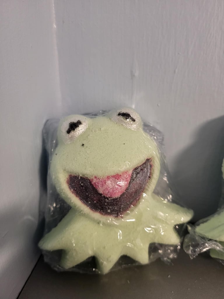 K-frog watermelon bath bomb