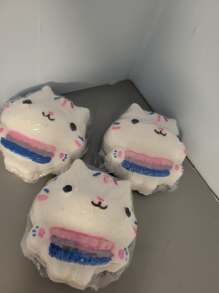 Cupcake Dove bath bomb