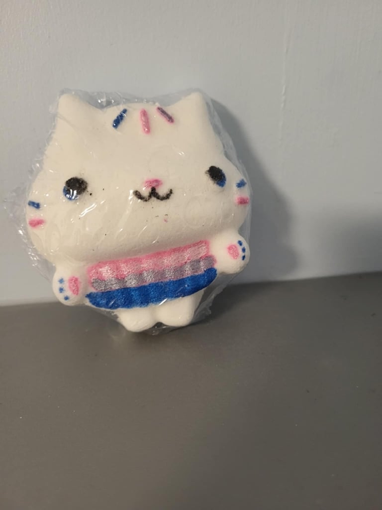 Cupcake Dove bath bomb