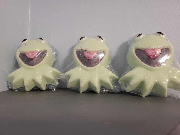 K-frog watermelon bath bomb